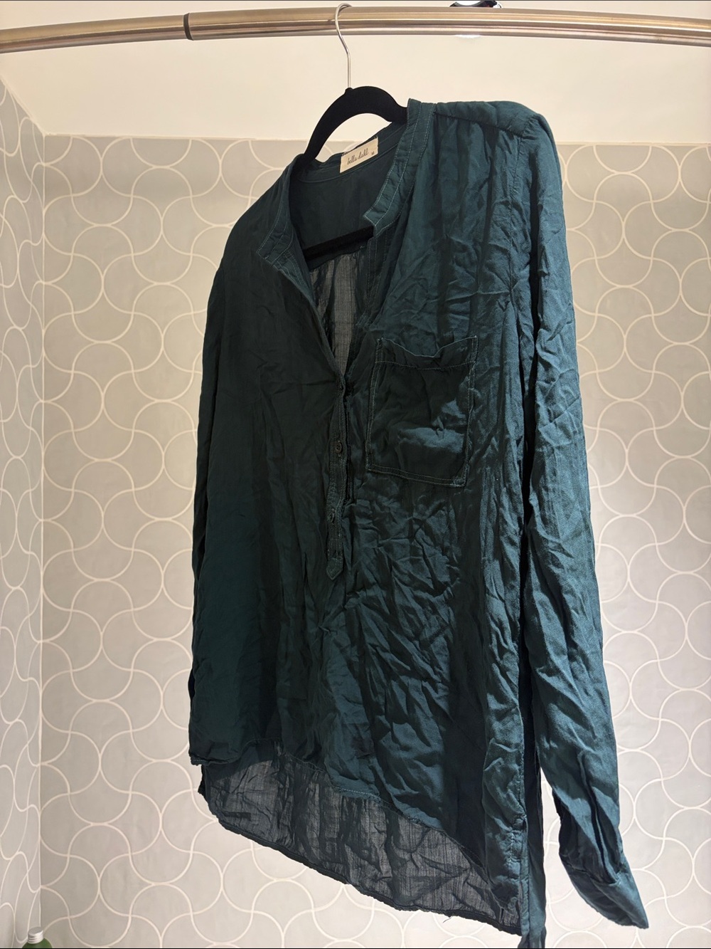 Bella Dahl - blouse top, size Medium. Dark green. 100% Rayon.